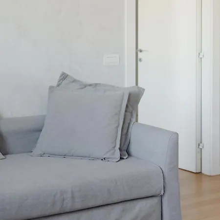 Gohost - Modern With Private Terrace Near Duomo * Milaan