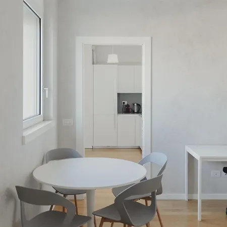 Appartement Gohost - Modern With Private Terrace Near Duomo Milaan