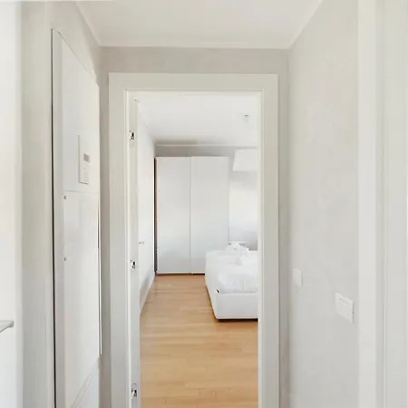 Gohost - Modern With Private Terrace Near Duomo * Milaan