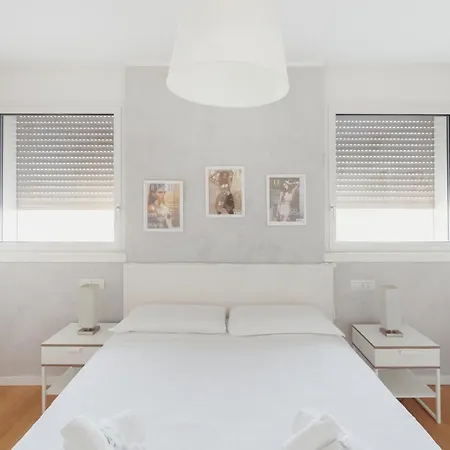 Appartement Gohost - Modern With Private Terrace Near Duomo Milaan