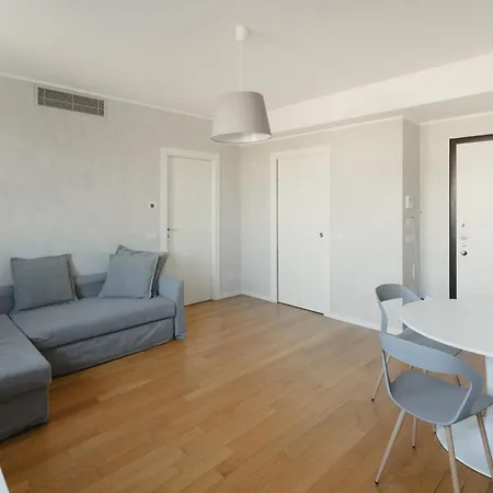 Апартаменты Gohost - Modern With Private Terrace Near Duomo Милан