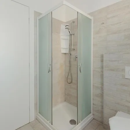 Апартаменты Gohost - Modern With Private Terrace Near Duomo Милан